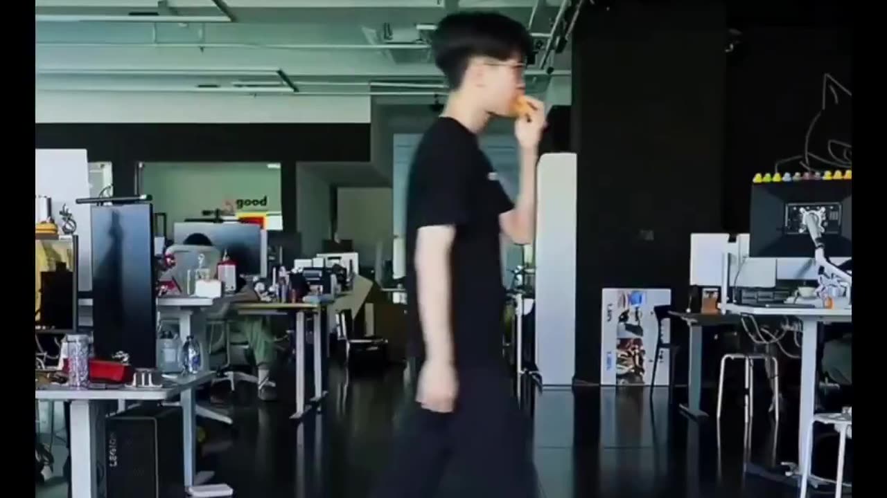 🤯🔭 Watch This Chinese Inventor Build an Auto Aiming Trashcan! | FeedMyCuriosity