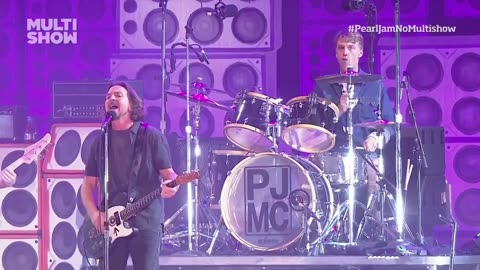 Elderly Woman Behind the Counter in a Small Town - Pearl Jam (live)