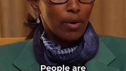 Smart Lady educates a man on Mass Migration