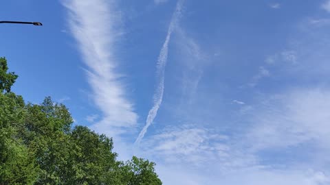 TRUMP'S CHEMTRAILS U.S. AIRFARCE SPRAYING POISON