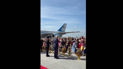 Tổng thống @realDonaldTrump nhảy múa tại lễ đón tiếp của Malaysia!