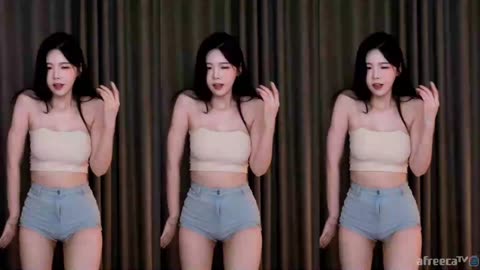 Korean girl sexy dancing in livestreaming 🩰
