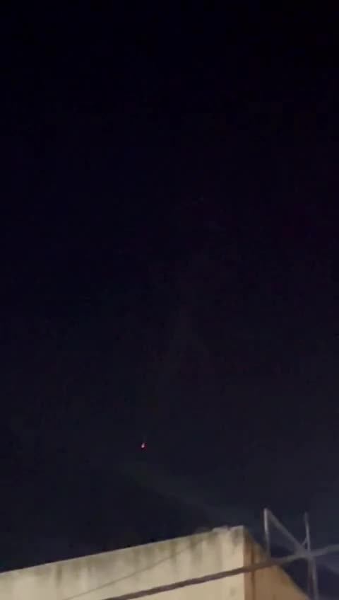 ❗️Houthi missile LIGHTS up sky approaching Israeli airspace — social media
