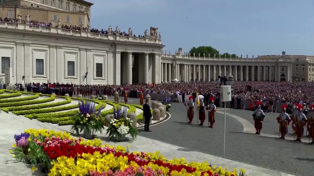 Recovering Pope Francis offers Easter blessing from balcony
