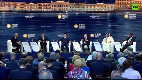 Citing LOWEST global debt, SKYROCKETING growth — and Mark Twain — Putin illustrates answer