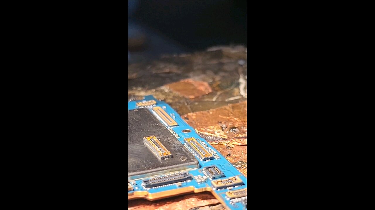 S21 Ultra Mainboard Repair, No display, Bad Header. Used Note Header as replacement.