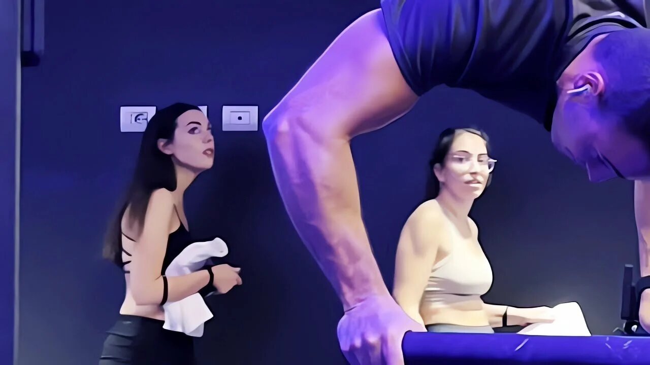 🔥Scaring People in The Gym With Calisthenics #80