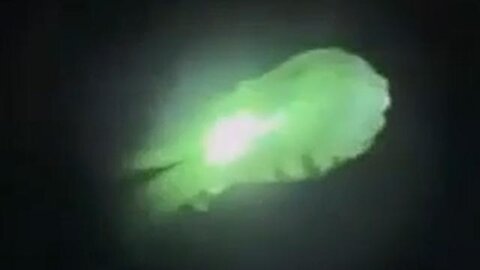 🛸🦑 DALLAS TEXAS： A massive ＂squid-shaped UFO＂ was seen hovering in the skies. UFO UAP ORB 🦑🛸