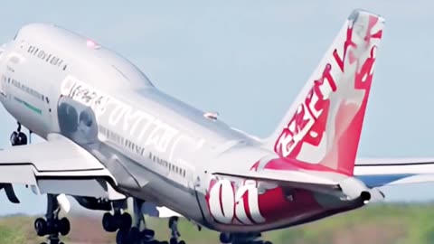 Boeing 747 Performs AMAZING Takeoff From A Short Runway! #privatejet #aviation.