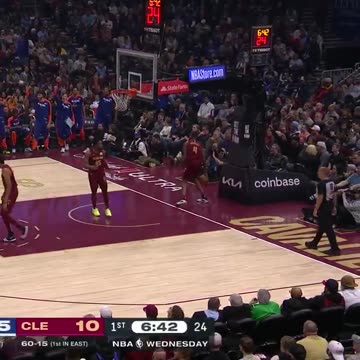 NBA - Delon Wright hits OG in the corner with the TRICKY dime 👀