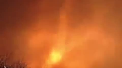 Fire tornado forms in California wildfire