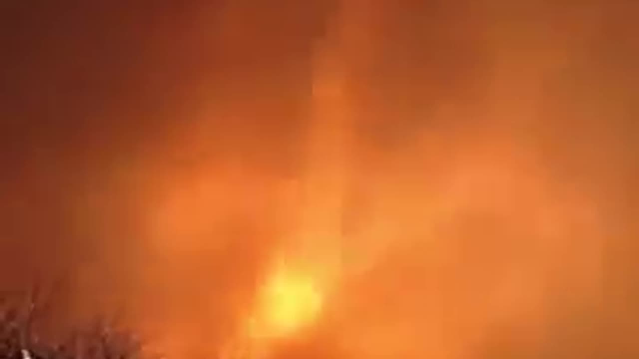 Fire tornado forms in California wildfire