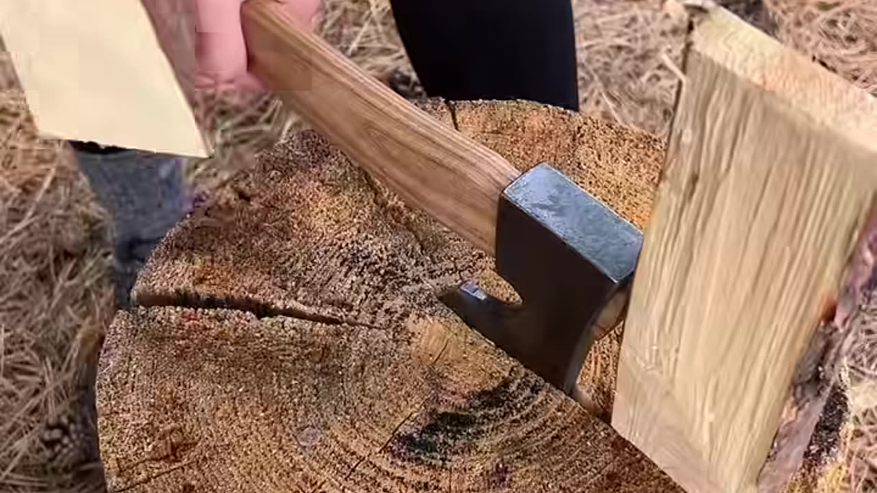 This way you can split even the largest log #camping