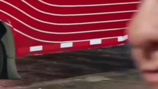 Hombre muere atropellado por bus urbano cuando intentaba cruzar la calle en Barranquilla