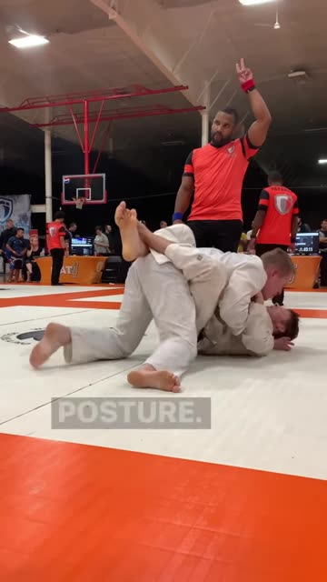 EPIC Comeback： Turning a Guillotine into a Stunning Ankle Lock at BJJ Tournament!