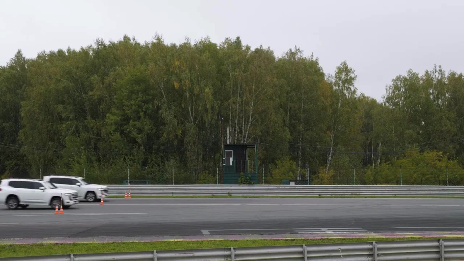 The comparison of Armored RIDA Toyota LC 300 & stock Toyota LC 300