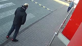 POPCHNĄŁ I OKRADŁ 80-LATKĘ Policjanci z Gorzowa Wielkopolskiego