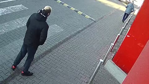 POPCHNĄŁ I OKRADŁ 80-LATKĘ Policjanci z Gorzowa Wielkopolskiego