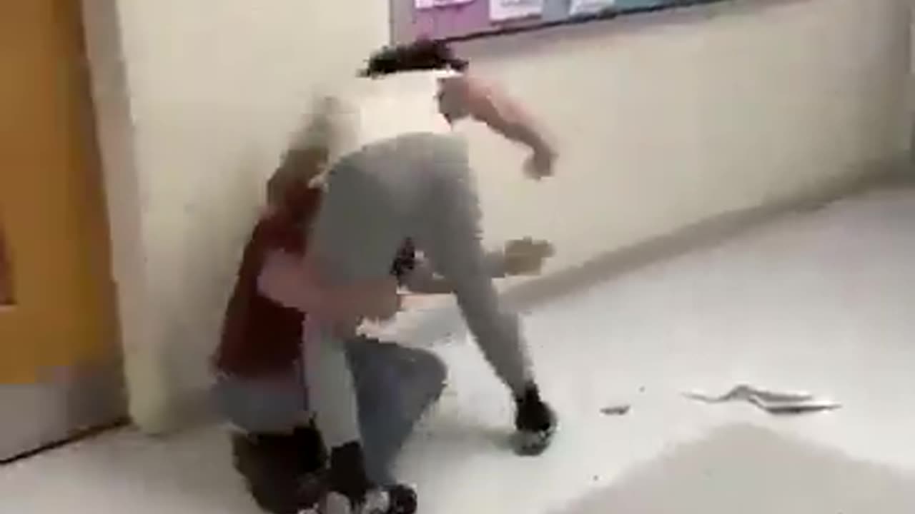 Guy in dark shirt shits himself durning a fight