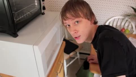 Microwaves Screw Up Minds Bloopers (Andrew Blaze - Randy Stair)