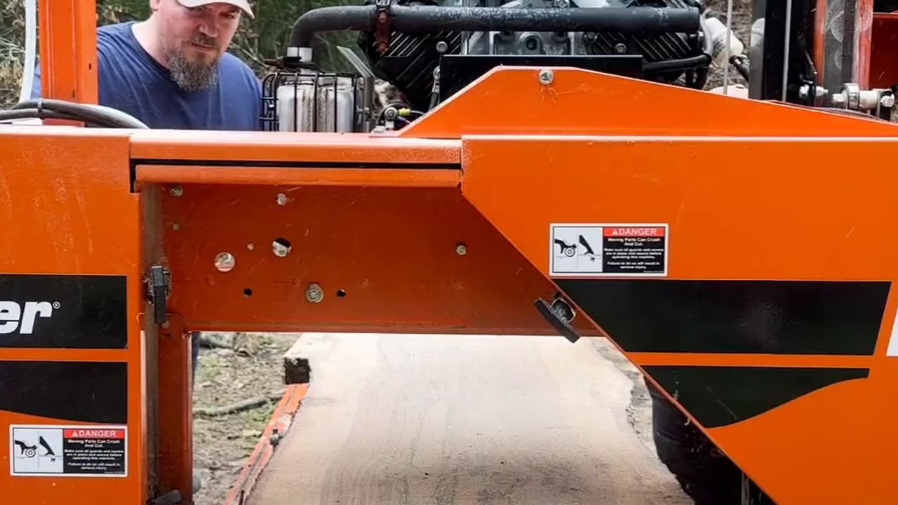 Blade Damage Caught on Camera! What Happens When a Sawmill Hits Metal?