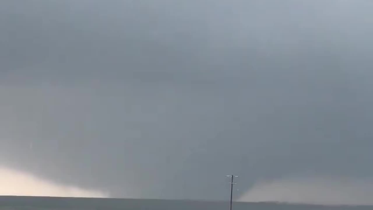 JUST IN: Tornado on the ground north of Scott City, Kansas.