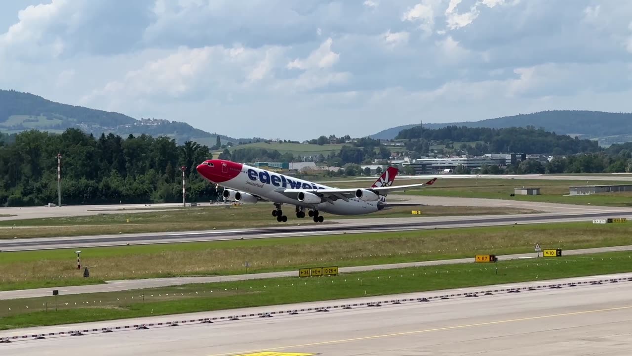 LIVE: Planespotting Zurich Airport ZRH / LSZH Switzerland - 01.06.2025 #Planespotter