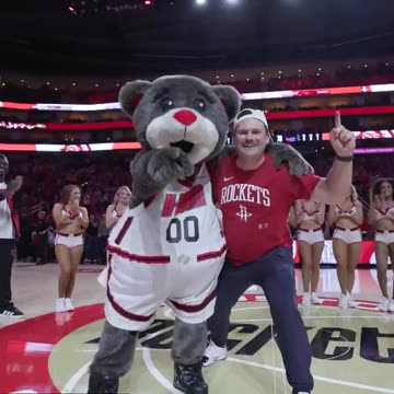 NBA - ROCKETS FAN FROM HALFCOURT FOR $25K!!!