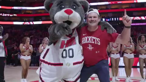 NBA - ROCKETS FAN FROM HALFCOURT FOR $25K!!!