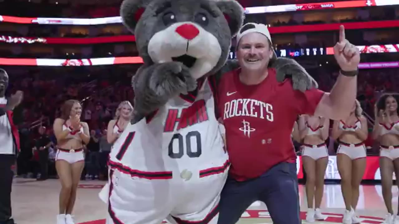 NBA - ROCKETS FAN FROM HALFCOURT FOR $25K!!!