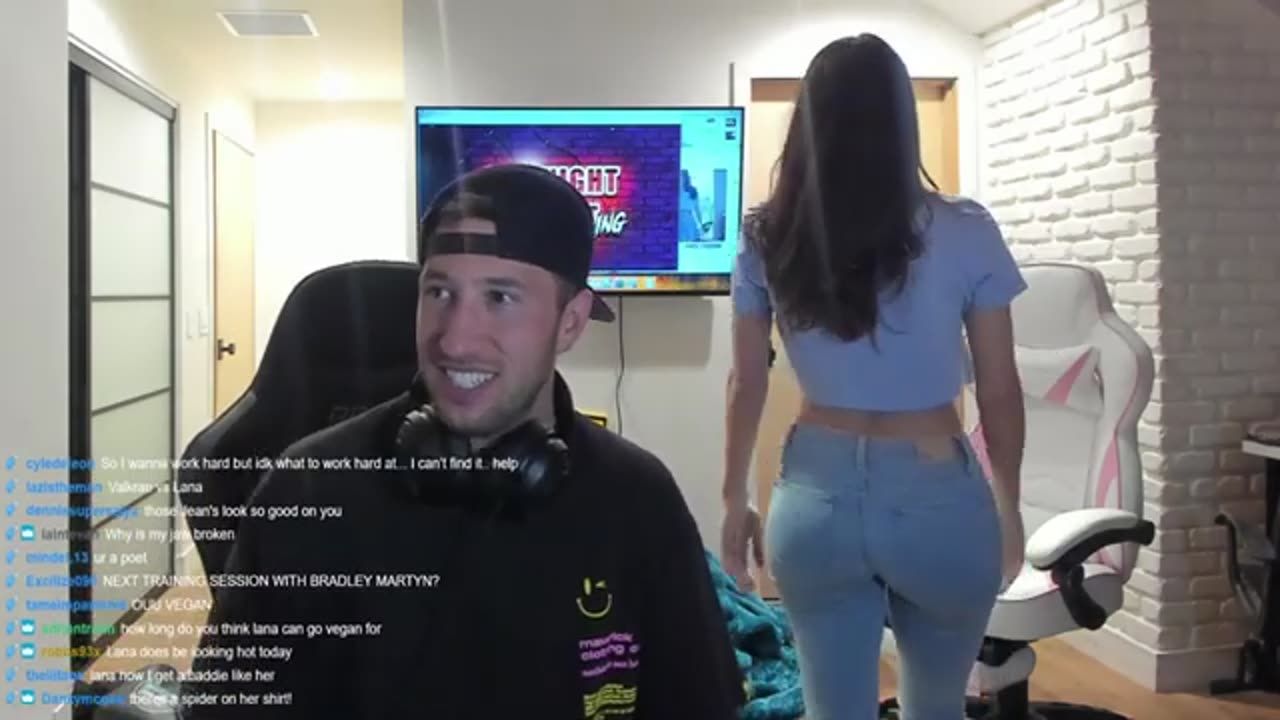 Rate her Booty 🫦