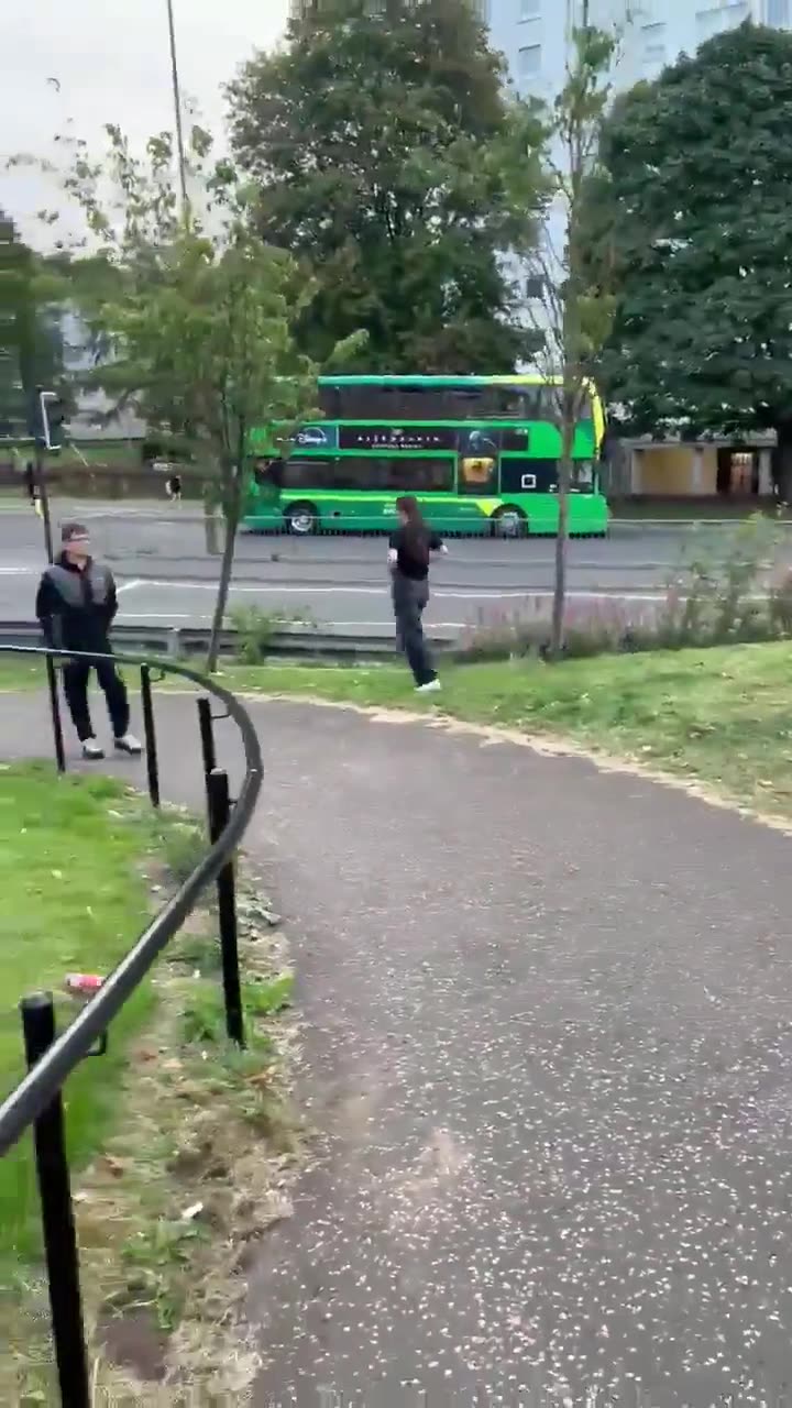 The young girl defending herself with an axe and knife against a migrant was just arrested