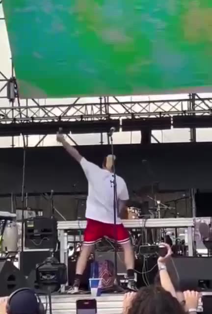 Georgian Musician Let's His Opinions Be Known