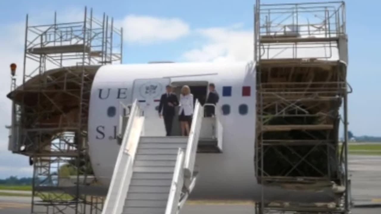 Fake Macron Plane