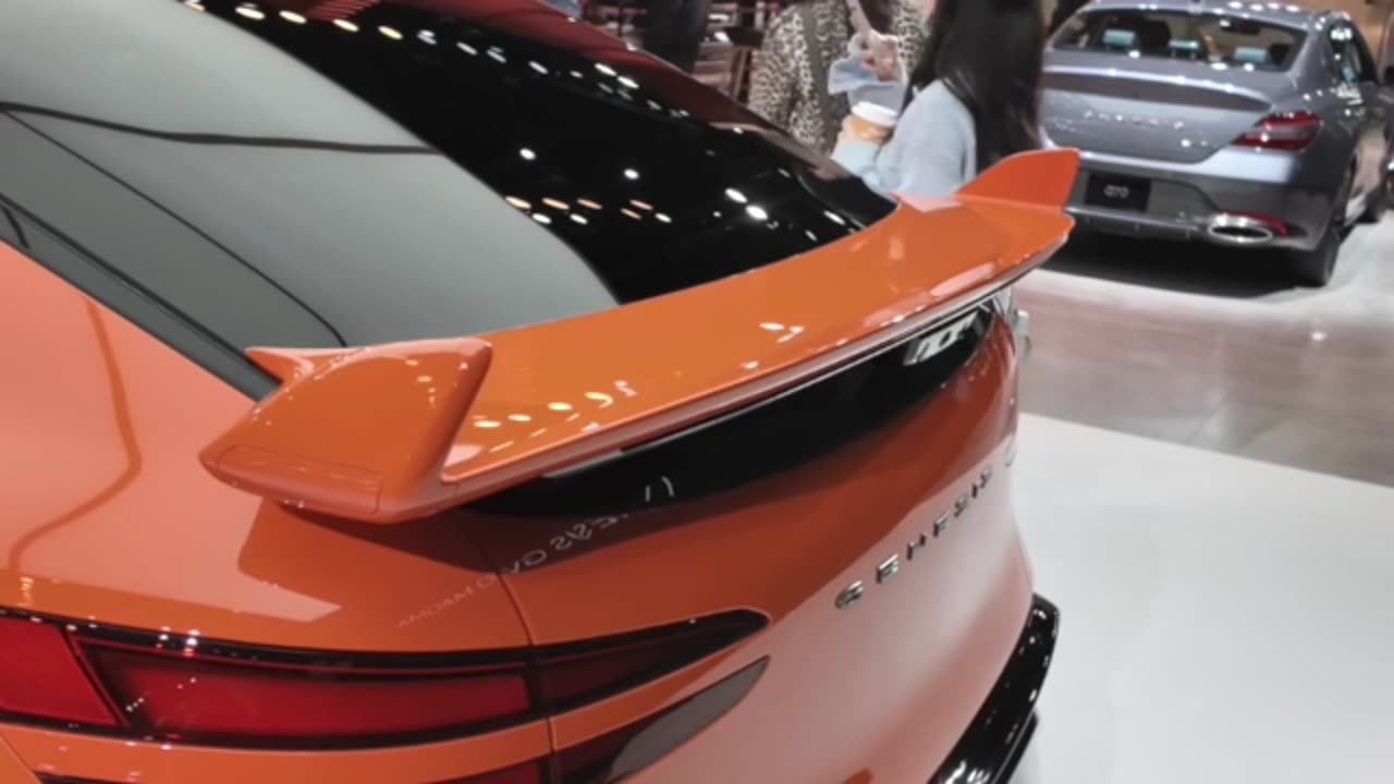 Quick Peek : 2025 LA AutoShow with Tom Voelk (Youtube)