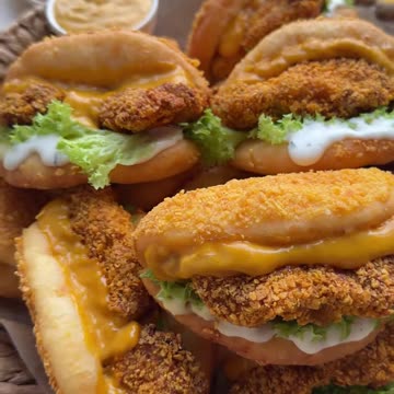 HOT CHILI CHICKEN BURGERS #food #recipe #chicken #burger #sweetchili