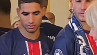 It seems that the PSG players know that something is not right with Macron's wife.