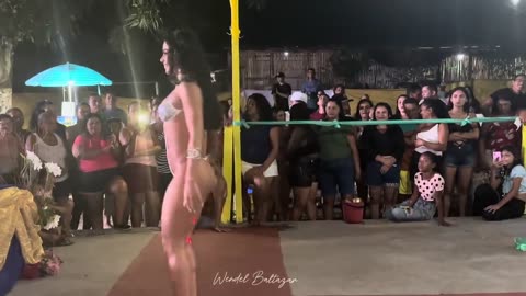 O desfile da modelo Joyce Kellen no Garota Verão Marisco 2024 Hot Swim Look
