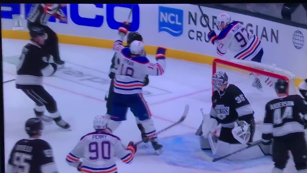 Oilers C Connor McDavid 🥅(1)🏒Wrist-Shot Goal