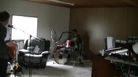 Pratique musicale, drum + bass dasns la cabane de Webicino en 2021