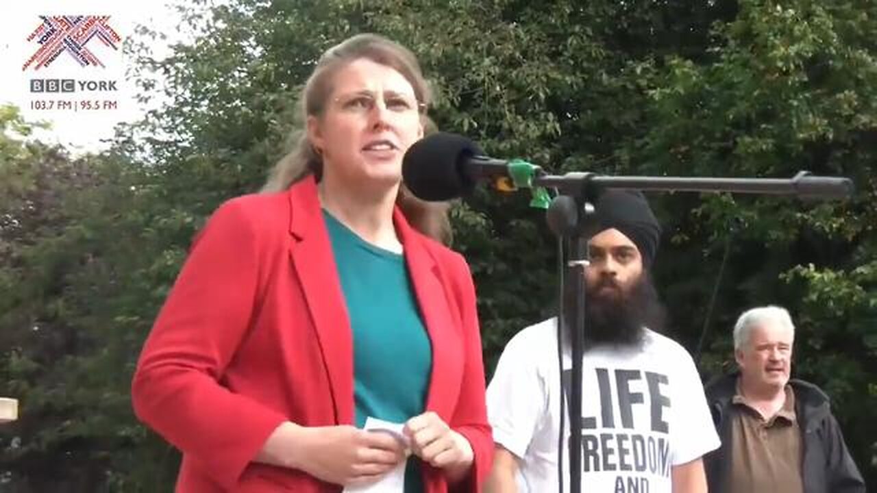 'Refugees Welcome' - "we must keep going until we reach saturation point"