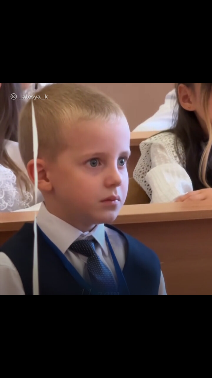 Así reacciona un niño al descubrir cuántos años debe estudiar