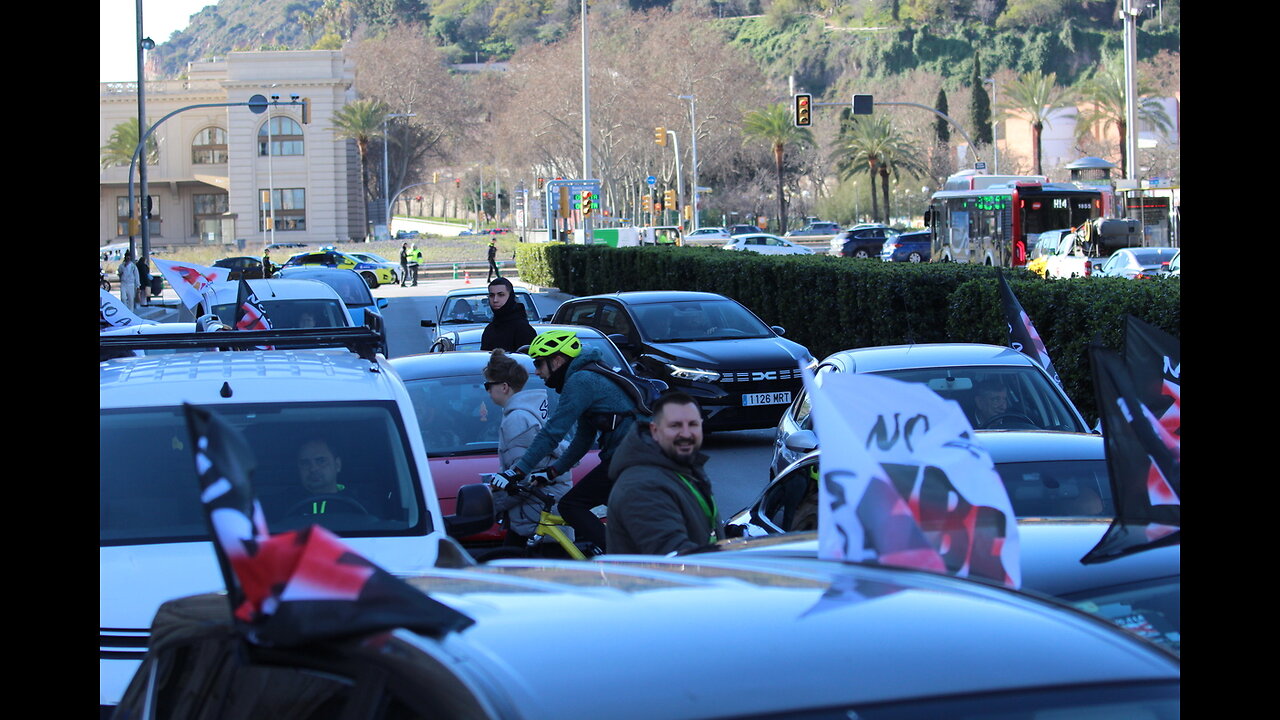 Una marcha motorizada de VOX y obreros colapsa Barcelona contra las ZBE