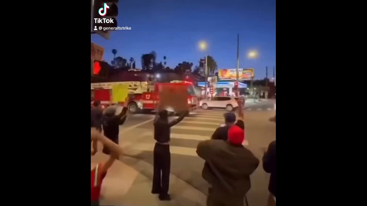 LA Fire Department Shows Support For Protesters!!!