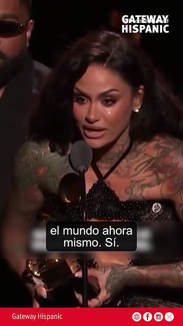 While singer Khelani was receiving the Grammy she took the opportunity to lash out against ICE