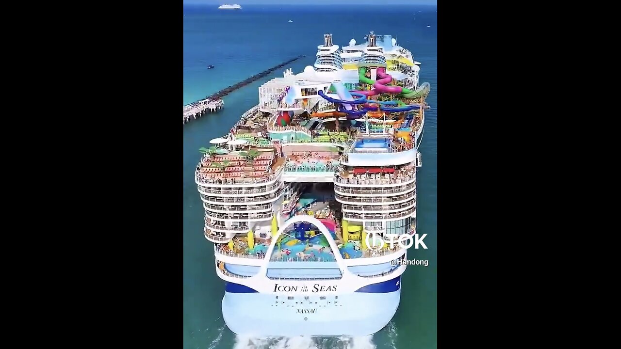 SAILING AWAY ON LUXURY VOYAGER🌊🛳️⛱️🎏🏊♀️🏄♂️🤽♀️📸ICON OF THE SEAS🏝️🌎🛳️⚓️🛟💫