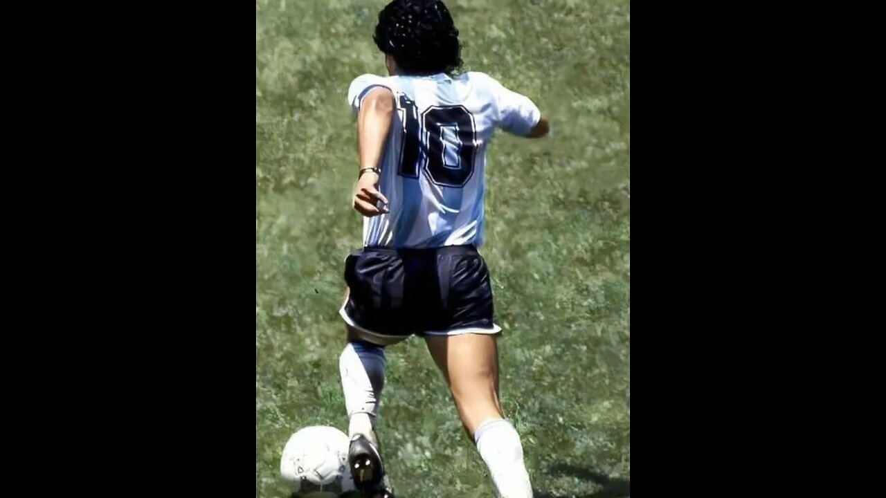 Everyone who loves Maradona, like and follow, thanks.