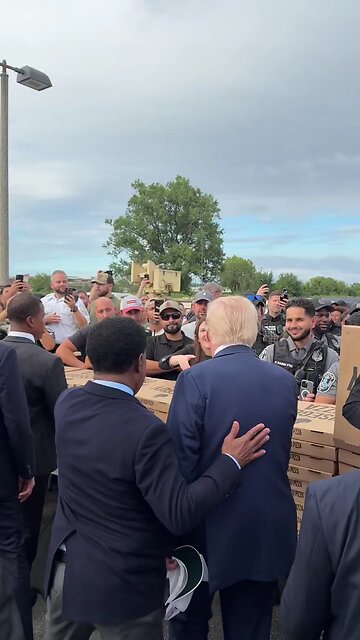President Trump Thanks Law Enforcement with Pizza in D.C. Crime Crackdown