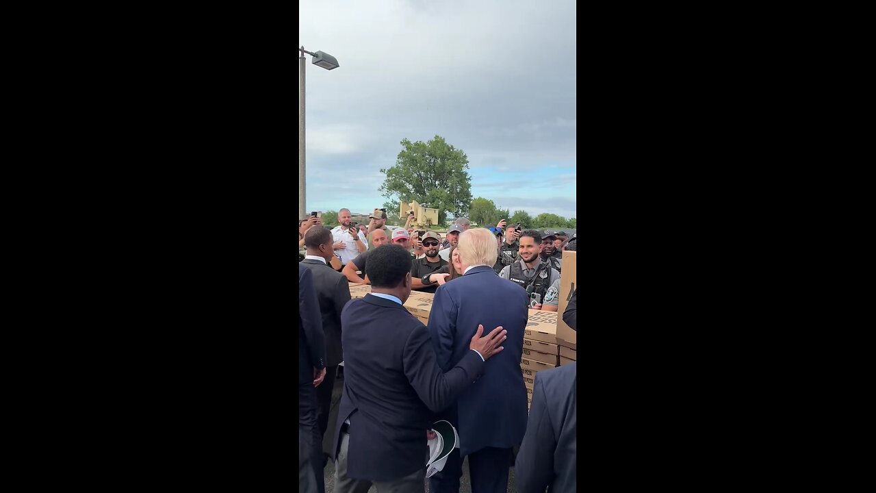 President Trump Thanks Law Enforcement with Pizza in D.C. Crime Crackdown
