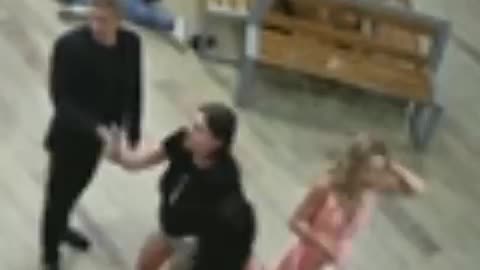 Two Muscovites got into a fight with police officers right in the children's
